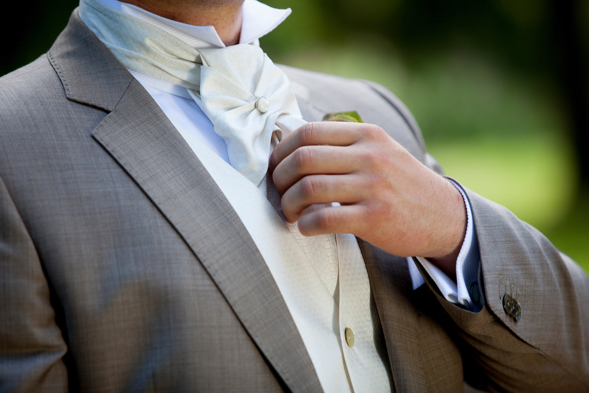 Close view of the groom's tailored suit and tie