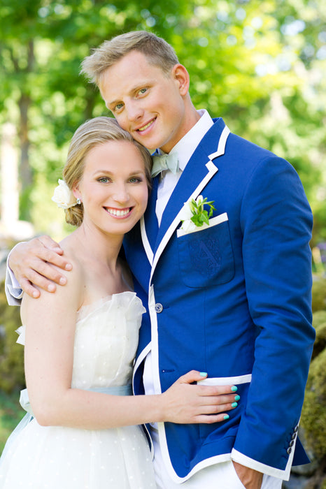 Close wedding portrait of an Amanjeda bride and groom